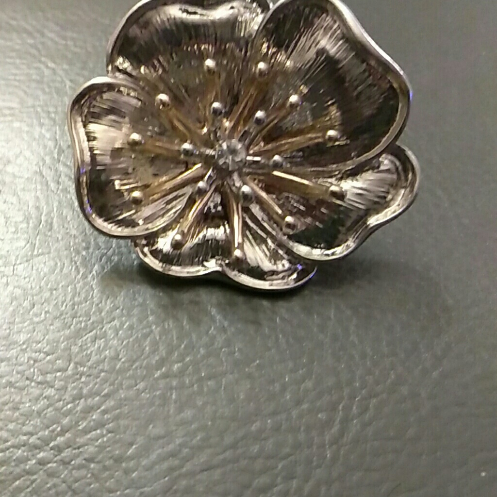 Woman's Stretch Band Fashion Ring